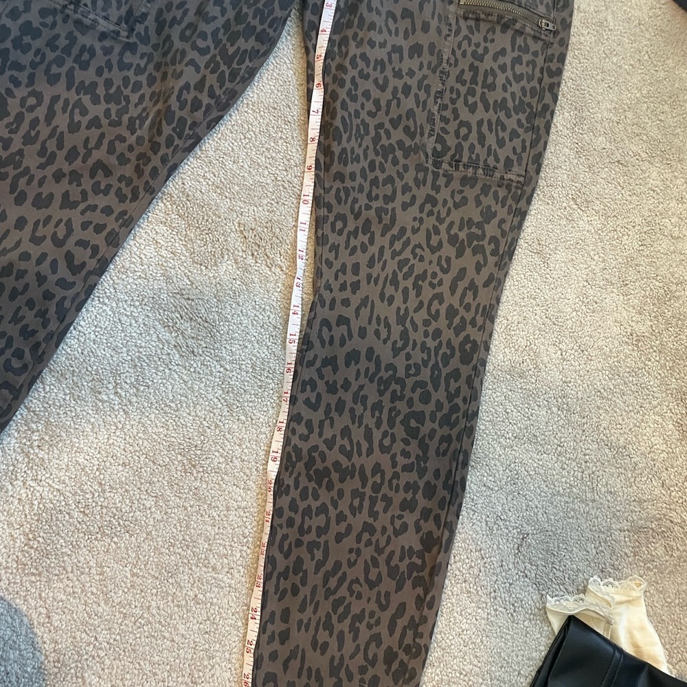 NWT Pistola|| Hannah Leopard Print Cargo Skinny Jeans Size 29 Brown Zip Pockets - Picture 6 of 8